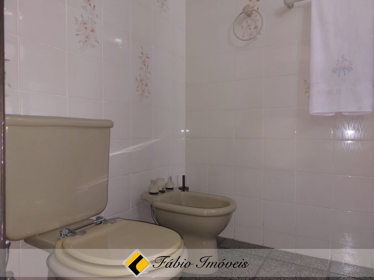 Casa em dois lotes, próxima a praia! – Foto 24