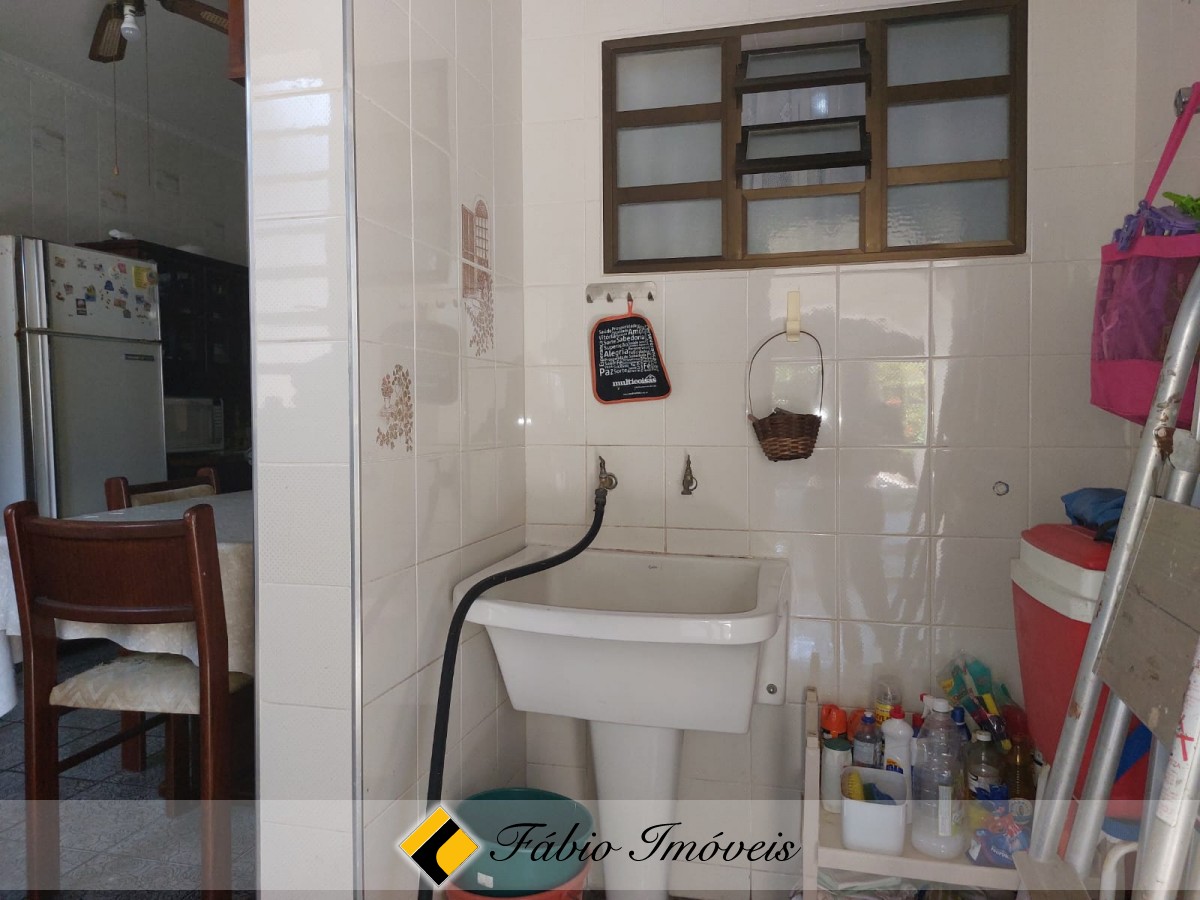 Casa em dois lotes, próxima a praia! – Foto 34