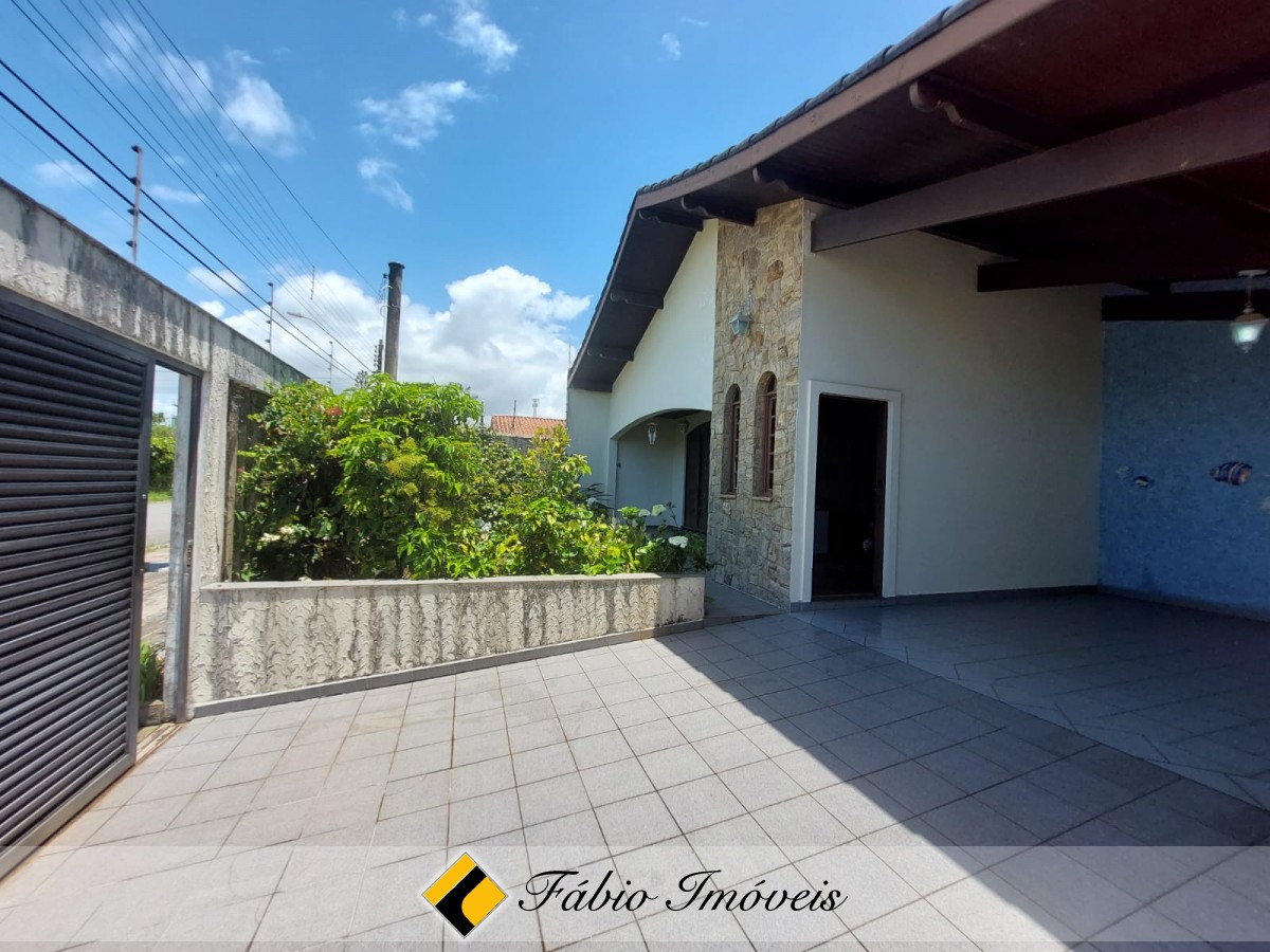 Casa em dois lotes, próxima a praia! – Foto 2