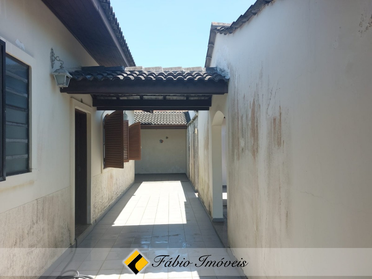 Casa em dois lotes, próxima a praia! – Foto 35