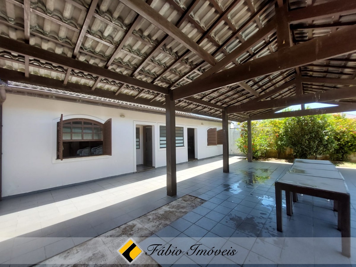 Casa em dois lotes, próxima a praia! – Foto 40