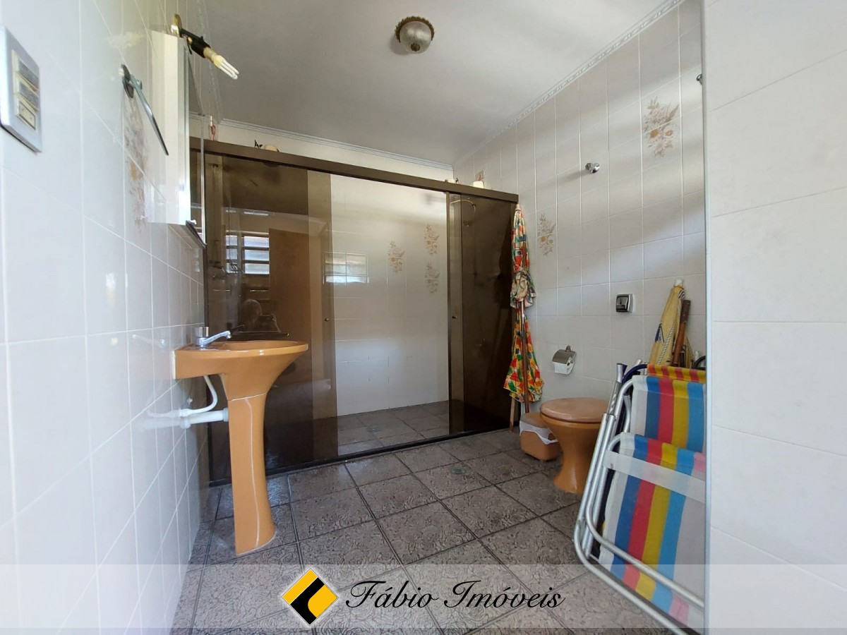 Casa em dois lotes, próxima a praia! – Foto 44