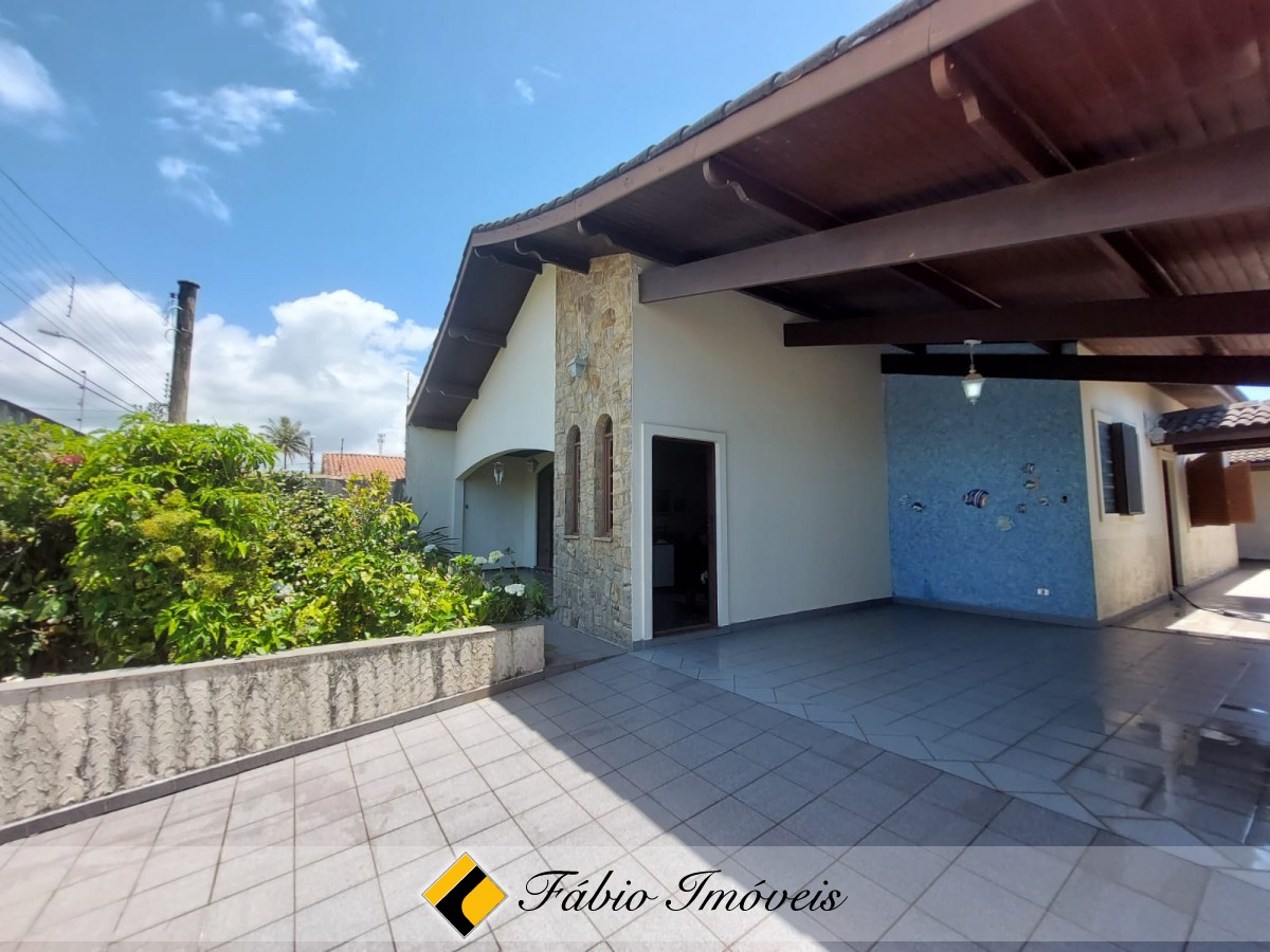 Casa em dois lotes, próxima a praia! – Foto 3
