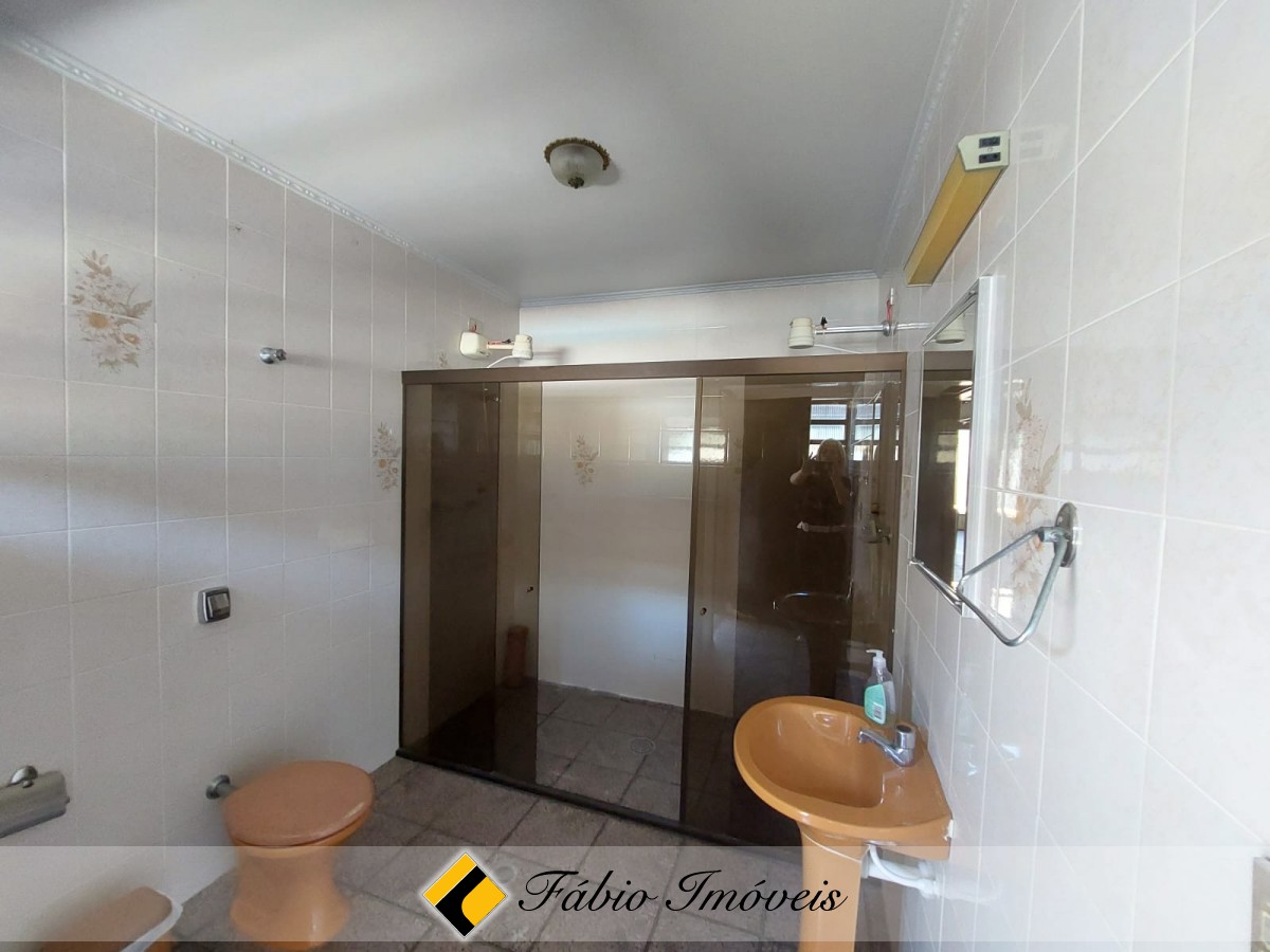 Casa em dois lotes, próxima a praia! – Foto 45