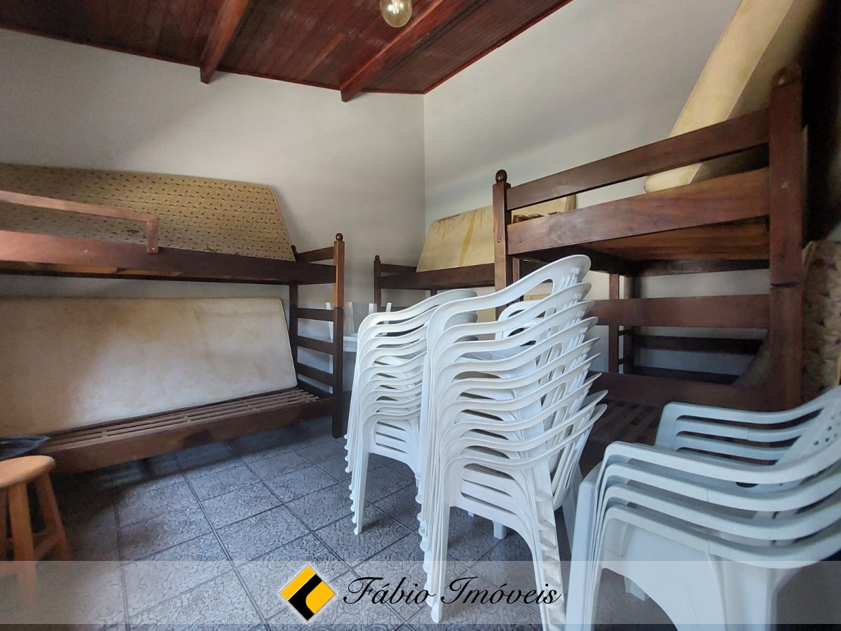 Casa em dois lotes, próxima a praia! – Foto 47