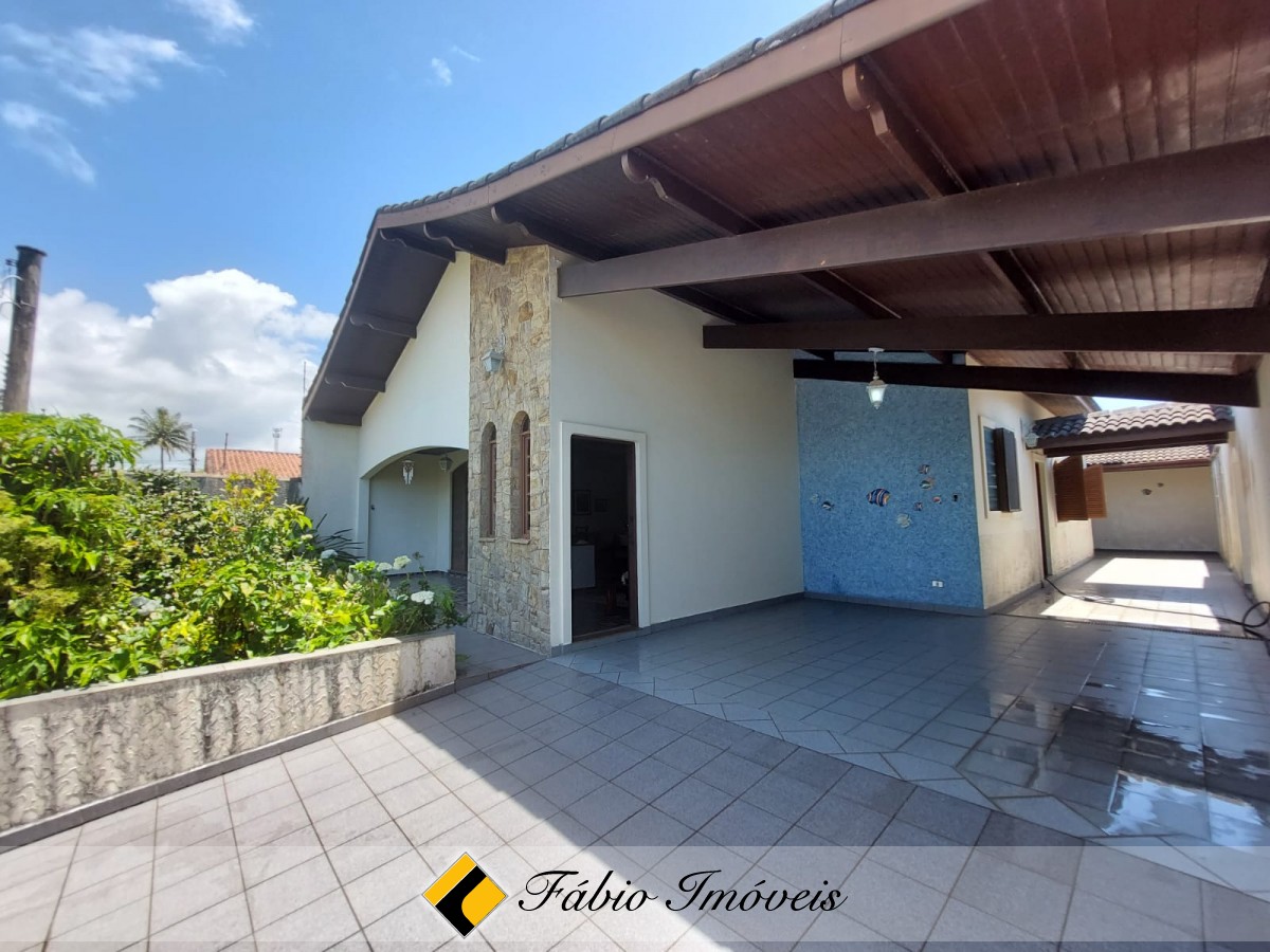 Casa em dois lotes, próxima a praia! – Foto 4