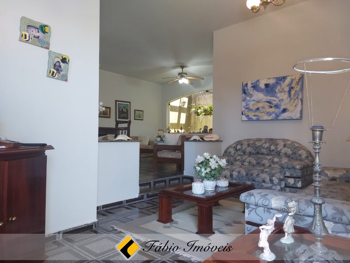 Casa em dois lotes, próxima a praia! – Foto 6