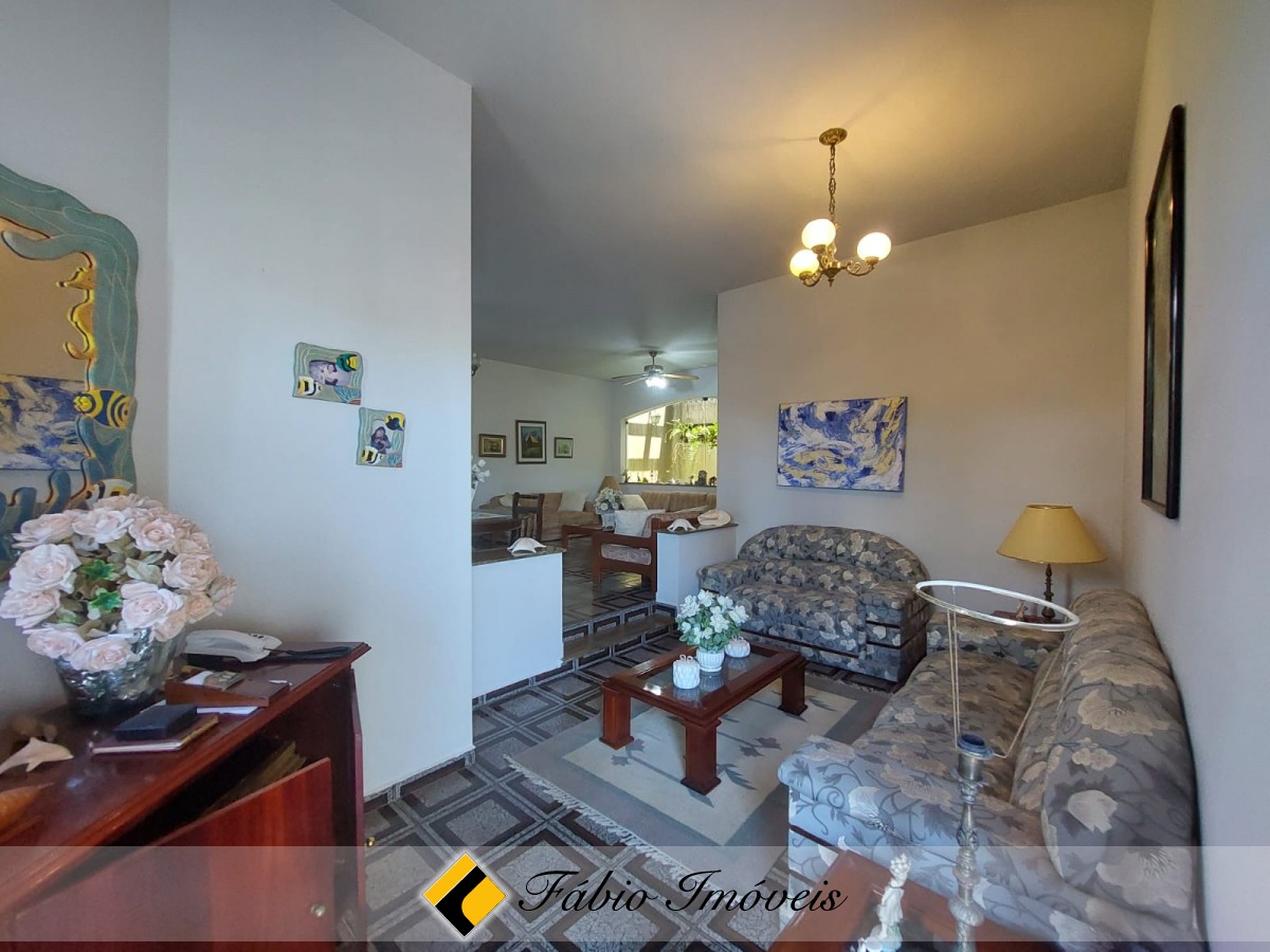 Casa em dois lotes, próxima a praia! – Foto 7