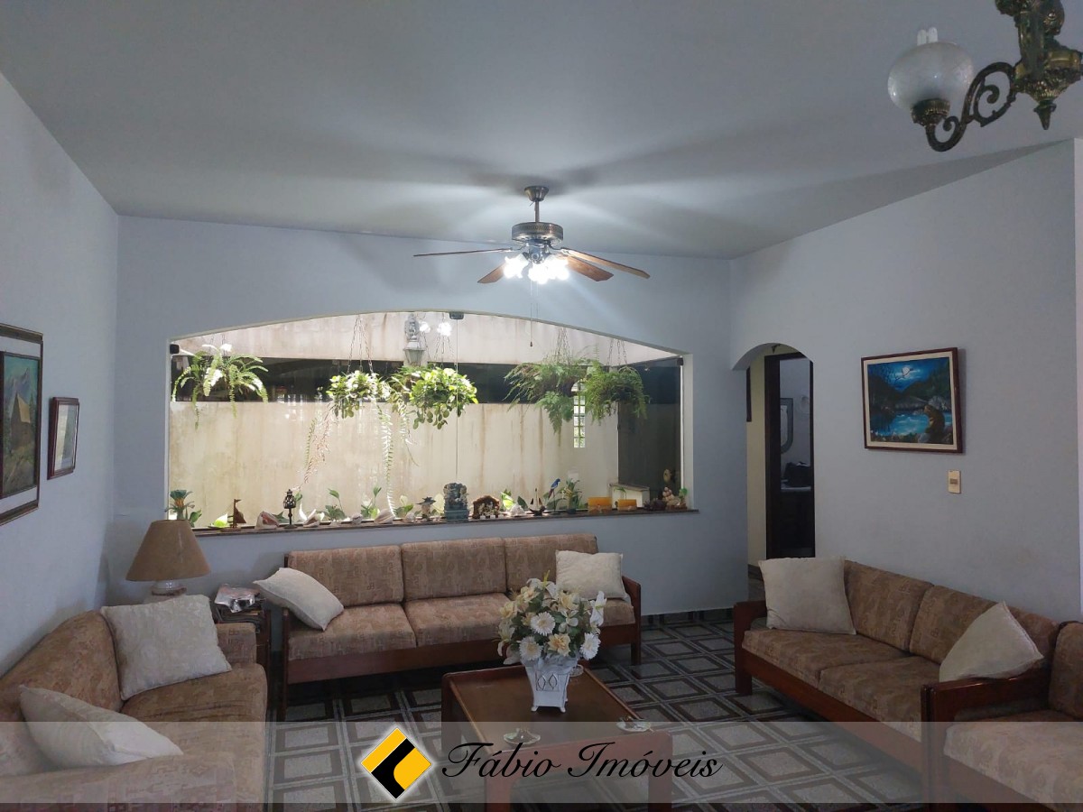 Casa em dois lotes, próxima a praia! – Foto 8