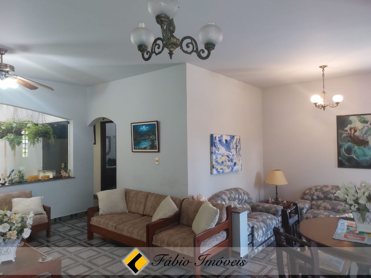 Casa em dois lotes, próxima a praia! – Foto 9