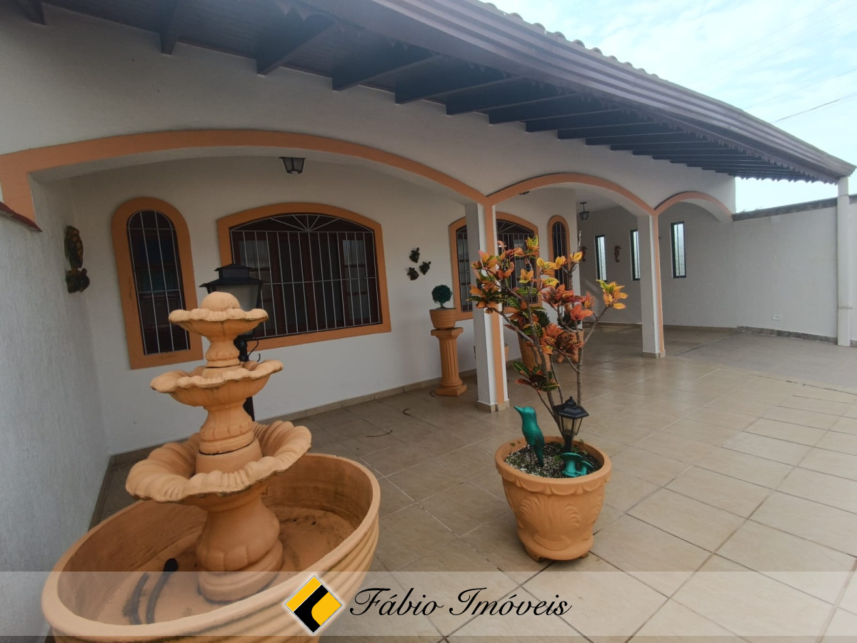 Linda casa na região central de Peruíbe e a apenas 500m da praia! – Foto 2