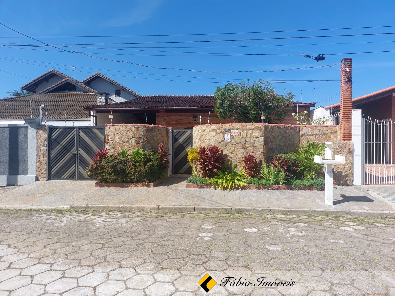 Casa em ótimo bairro e proximidade da praia!!