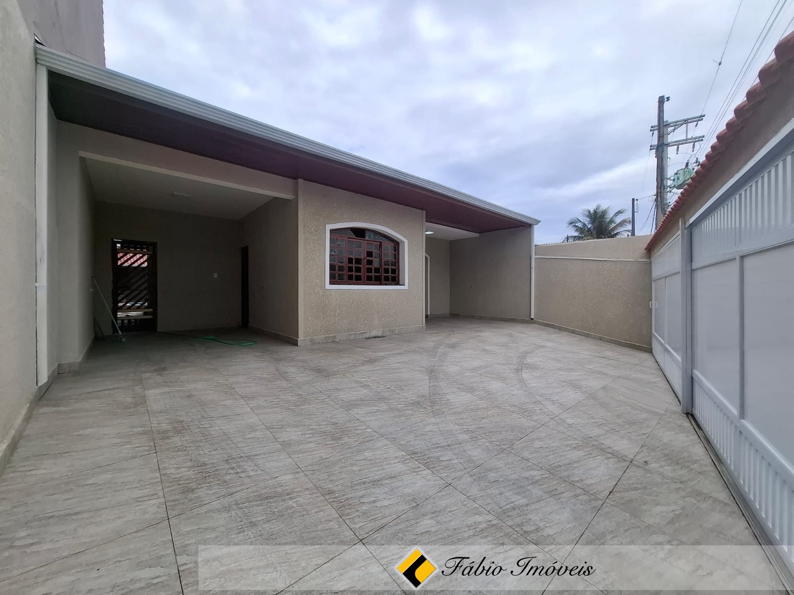 Casa com piscina a 40 metros da praia!!