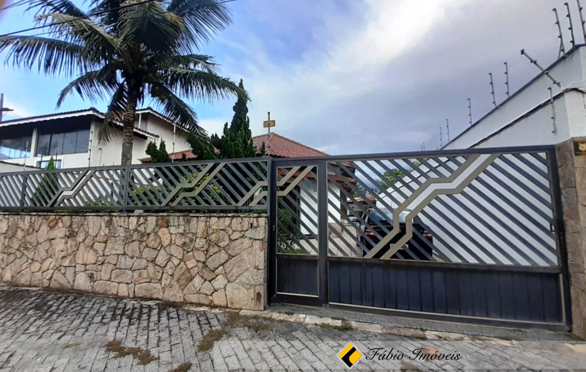 Casa térrea a apenas 90m do mar!