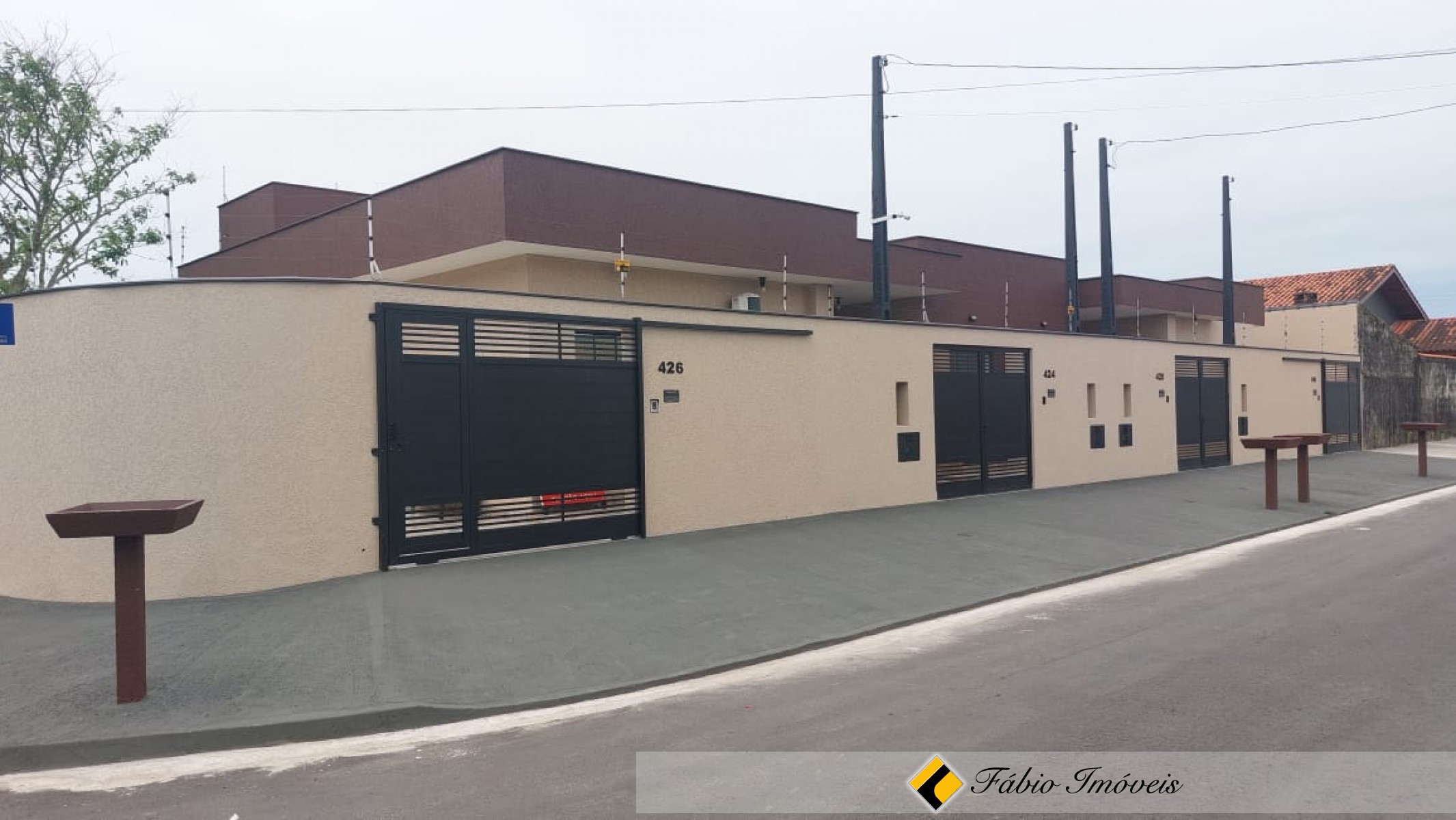 Casa nova com 2 dormitórios.