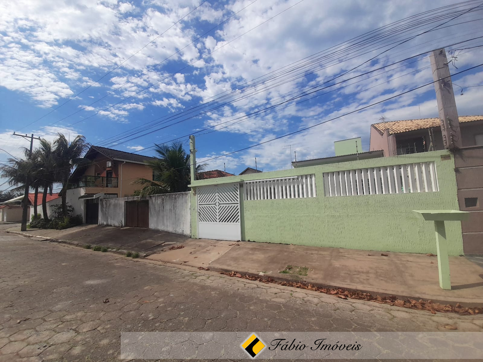 Casa com piscina a 100 metros da praia!! – Foto 1