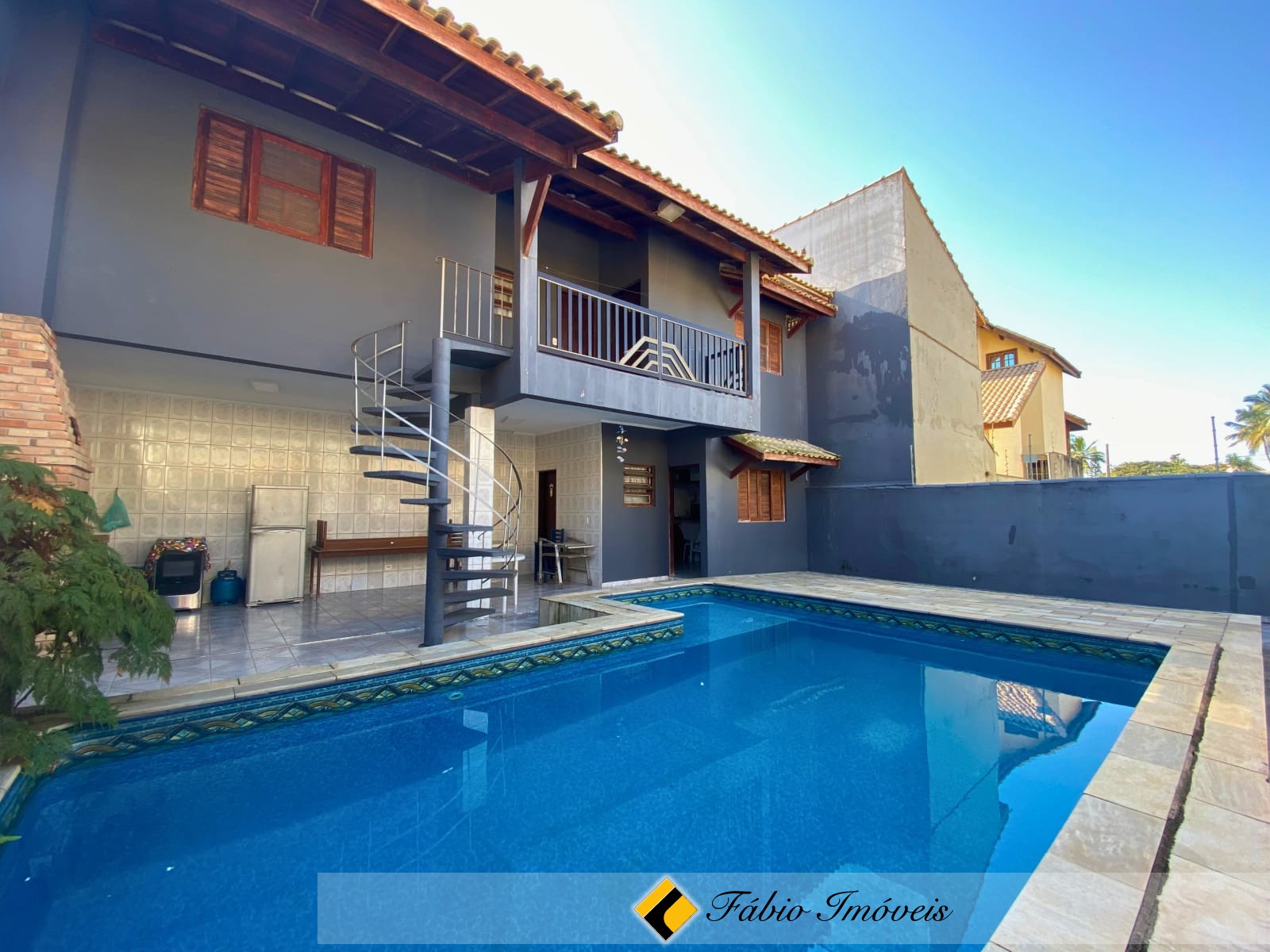 Sobrado em excelente localização na região central de Peruíbe!!