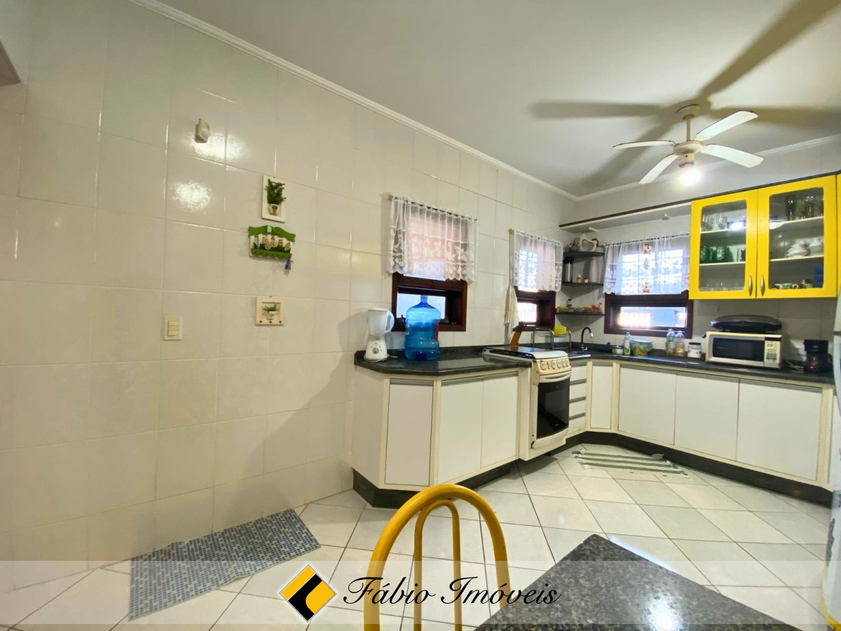 Sobrado em excelente localização na região central de Peruíbe!! – Foto 13