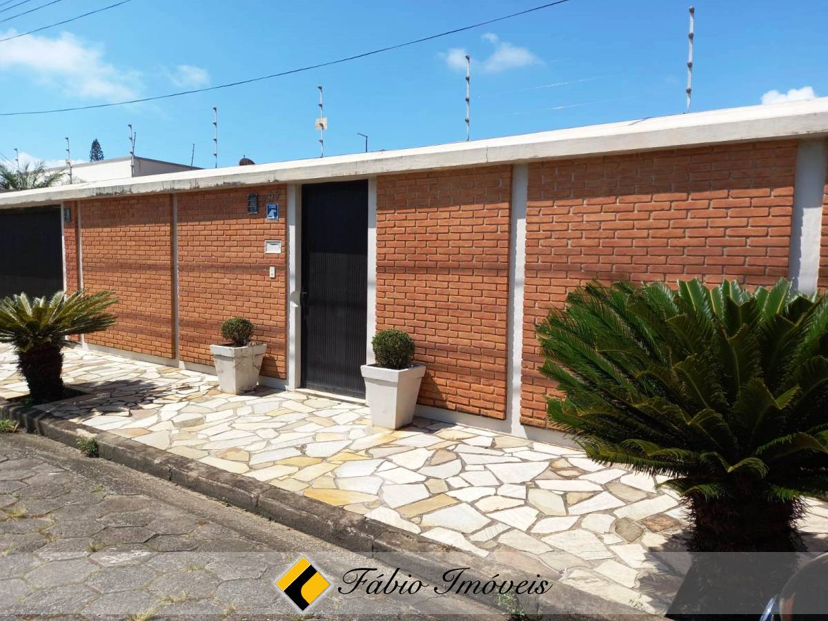 Casa em dois lotes  e com piscina! – Foto 2