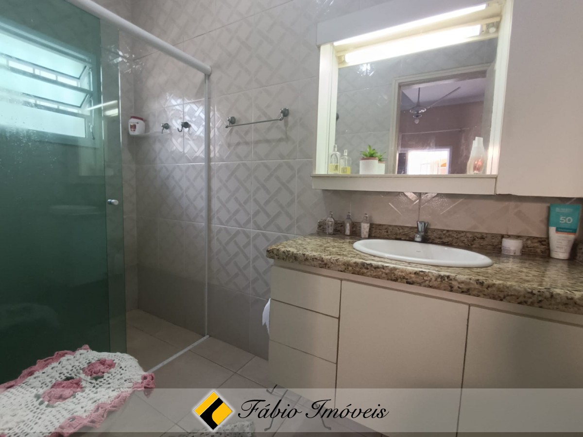 Casa com Piscina em ótimo bairro! – Foto 14