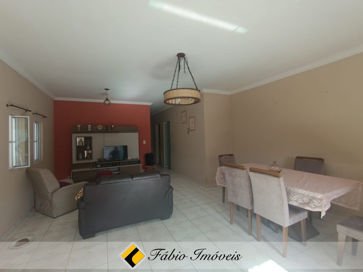 Casa com Piscina em ótimo bairro! – Foto 2