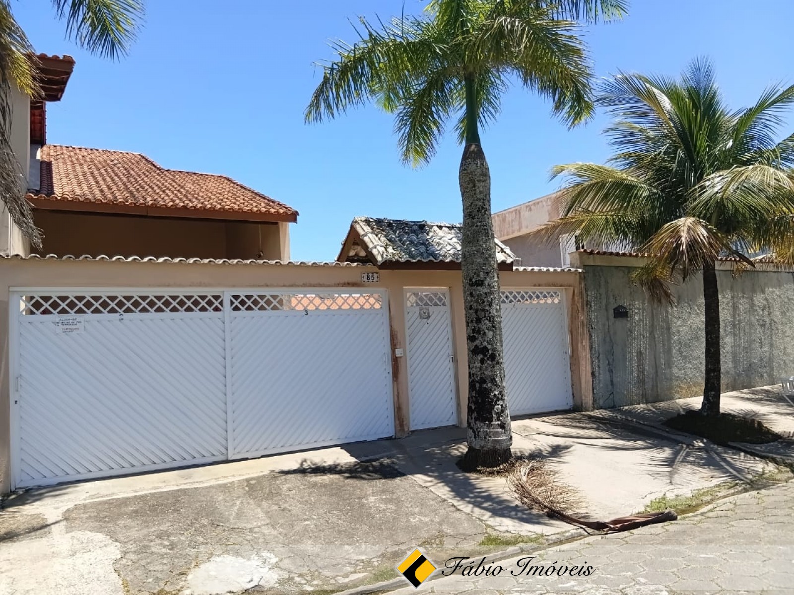 Sobrado em Condomínio, com piscina!