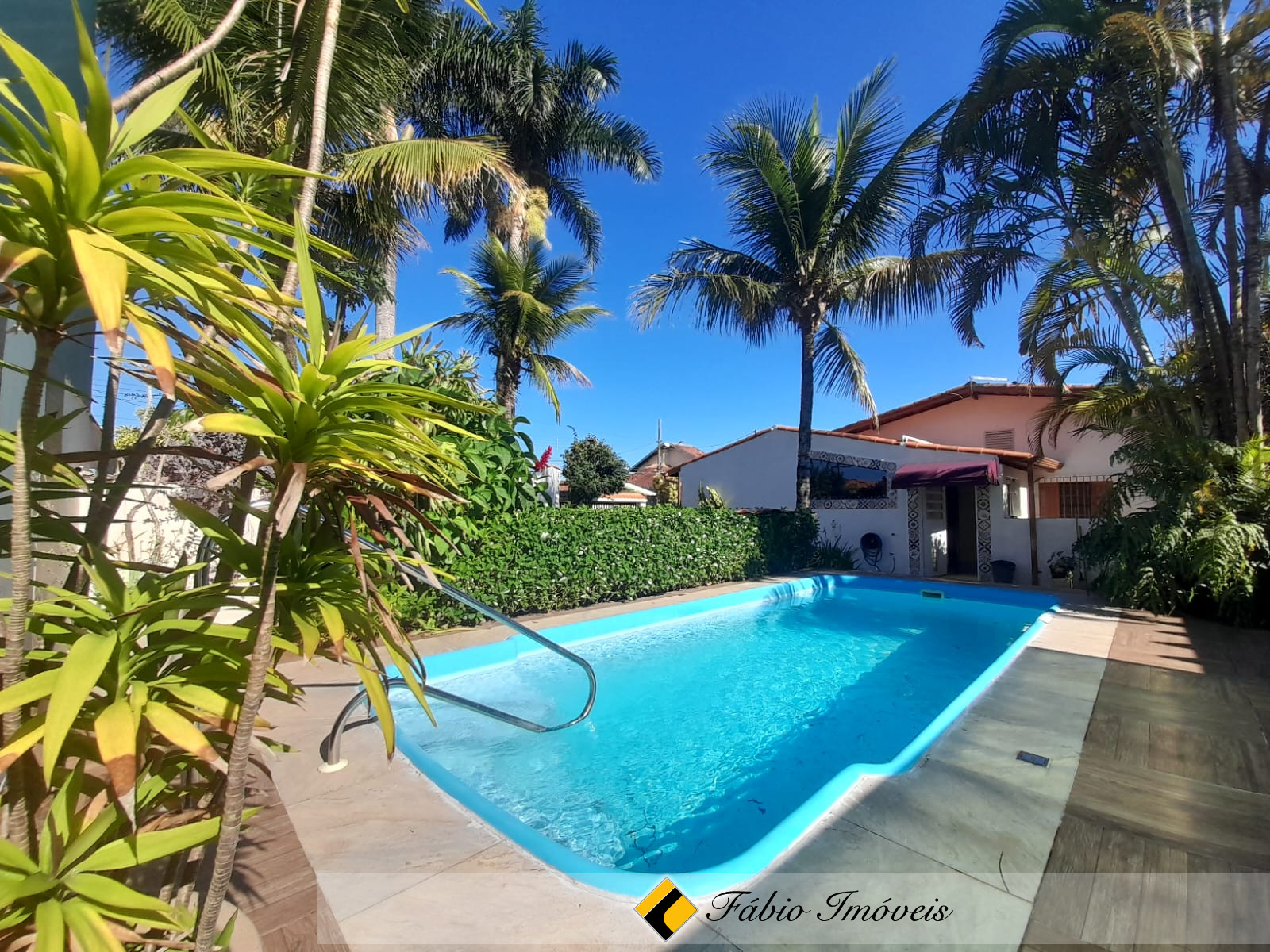 Casa em dois lotes com piscina em bairro Nobre!! – Foto 1