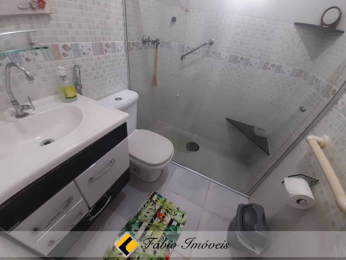 Casa em dois lotes com piscina em bairro Nobre!! – Foto 20