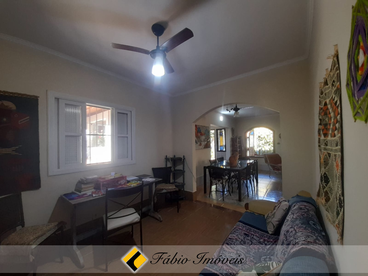 Casa em dois lotes com piscina em bairro Nobre!! – Foto 22