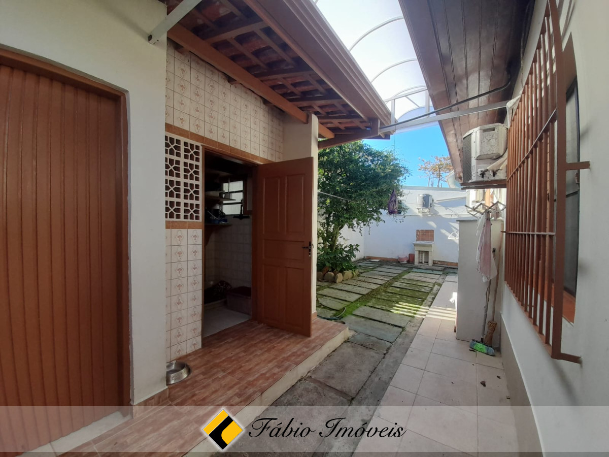 Casa em dois lotes com piscina em bairro Nobre!! – Foto 23