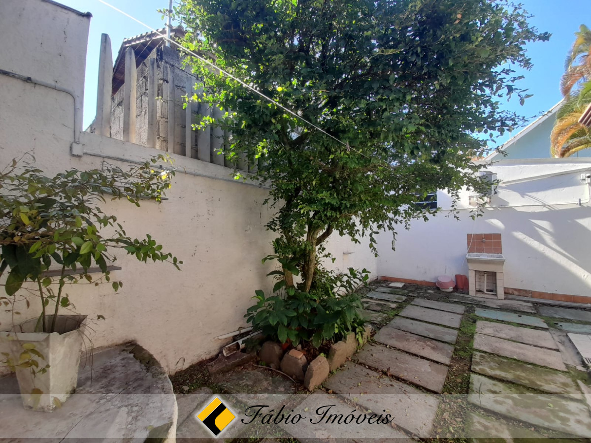 Casa em dois lotes com piscina em bairro Nobre!! – Foto 26