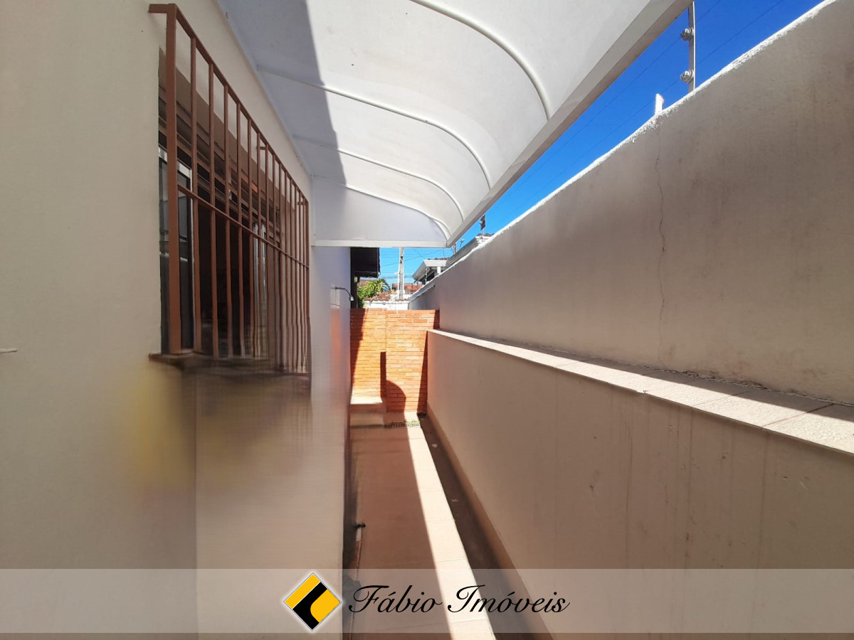 Casa em dois lotes com piscina em bairro Nobre!! – Foto 27