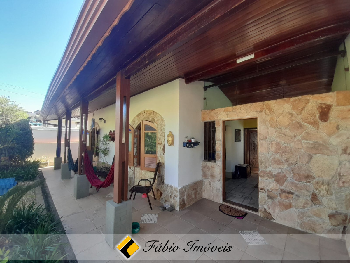 Casa em dois lotes com piscina em bairro Nobre!! – Foto 3