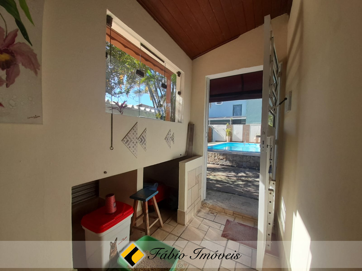 Casa em dois lotes com piscina em bairro Nobre!! – Foto 29