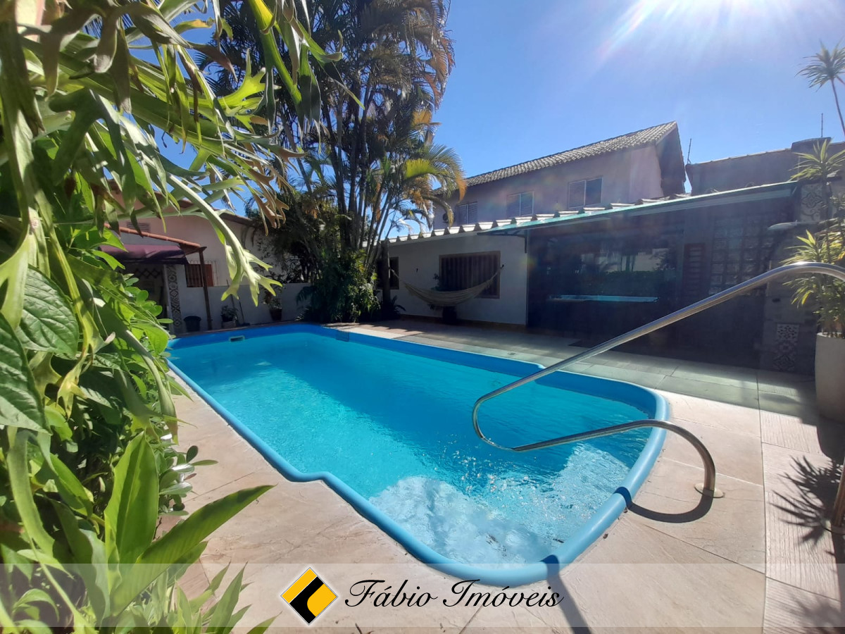 Casa em dois lotes com piscina em bairro Nobre!! – Foto 30