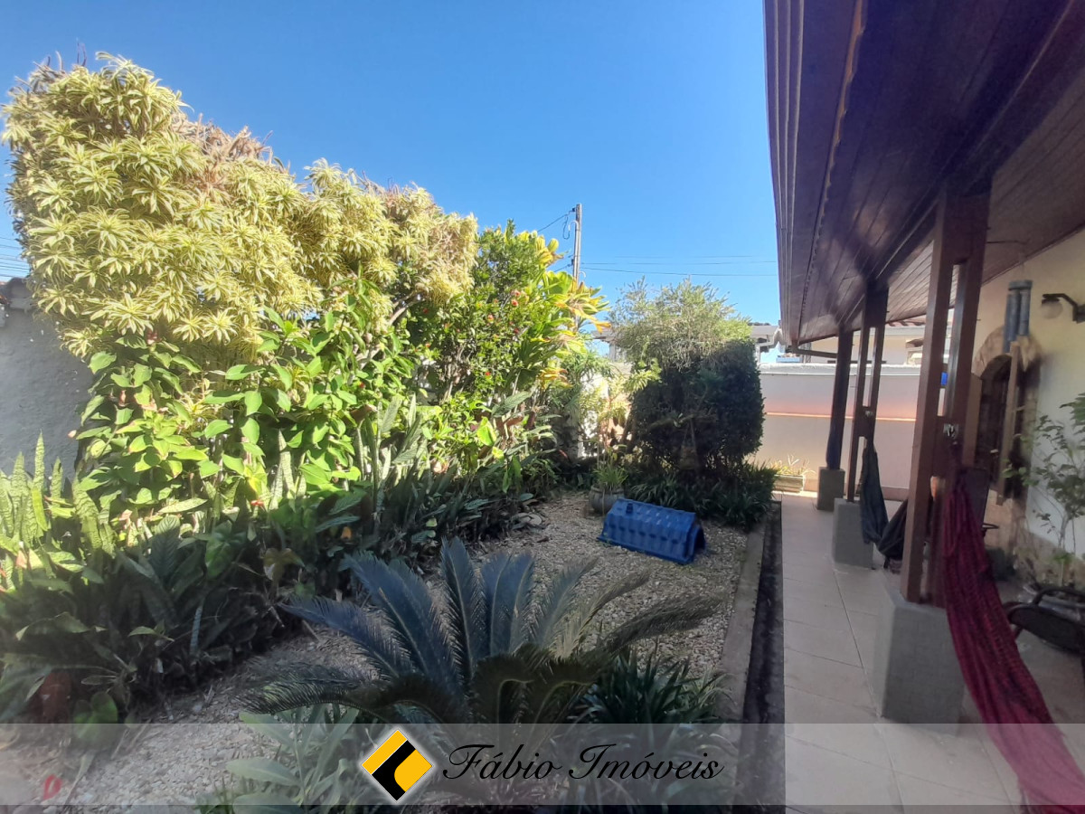 Casa em dois lotes com piscina em bairro Nobre!! – Foto 4