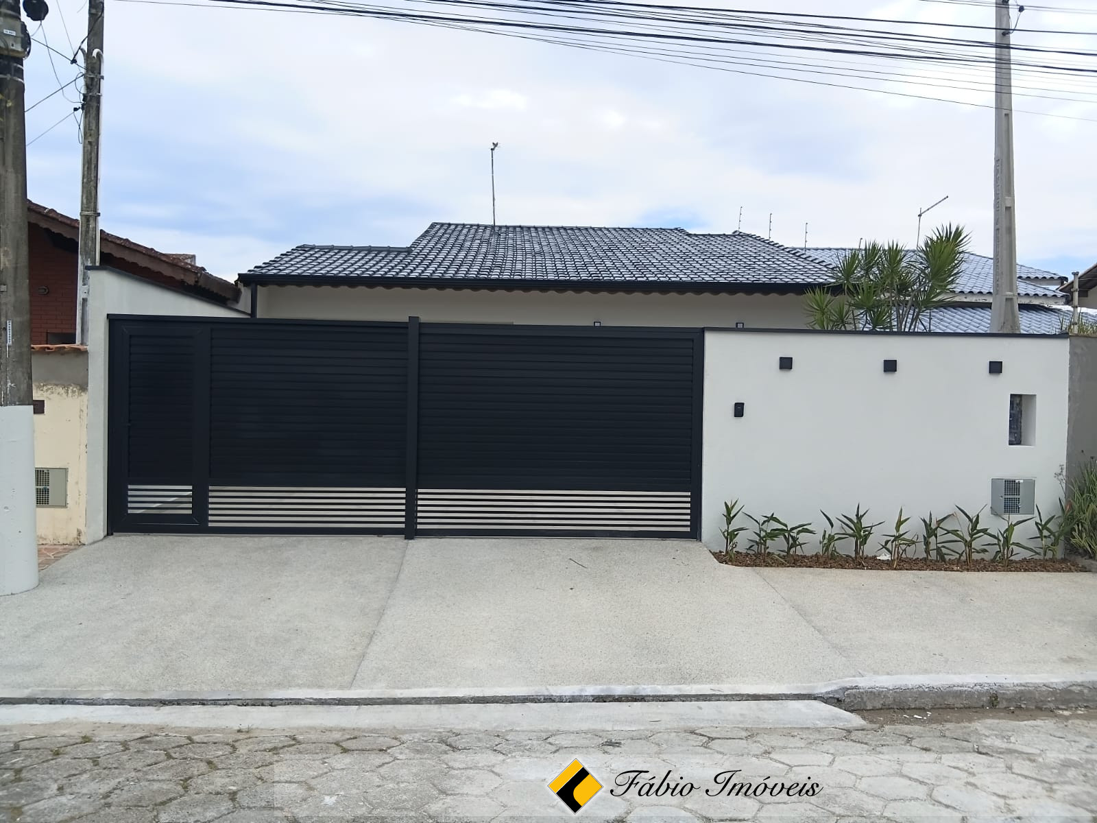 Linda casa com piscina e acabamento de primeira!! – Foto 1