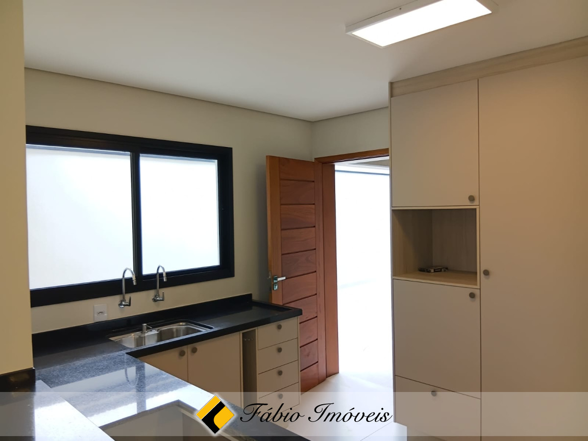 Linda casa com piscina e acabamento de primeira!! – Foto 26