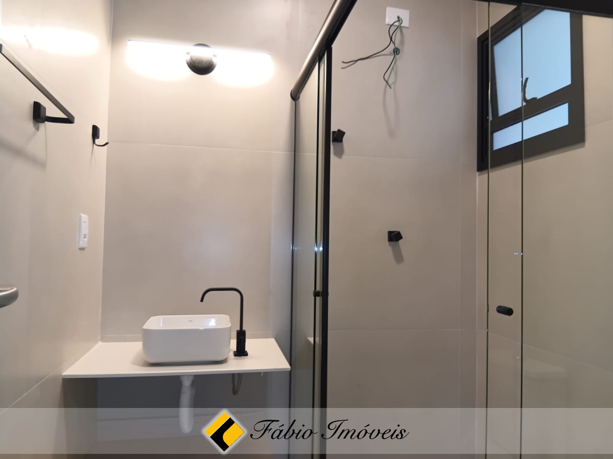 Linda casa com piscina e acabamento de primeira!! – Foto 44
