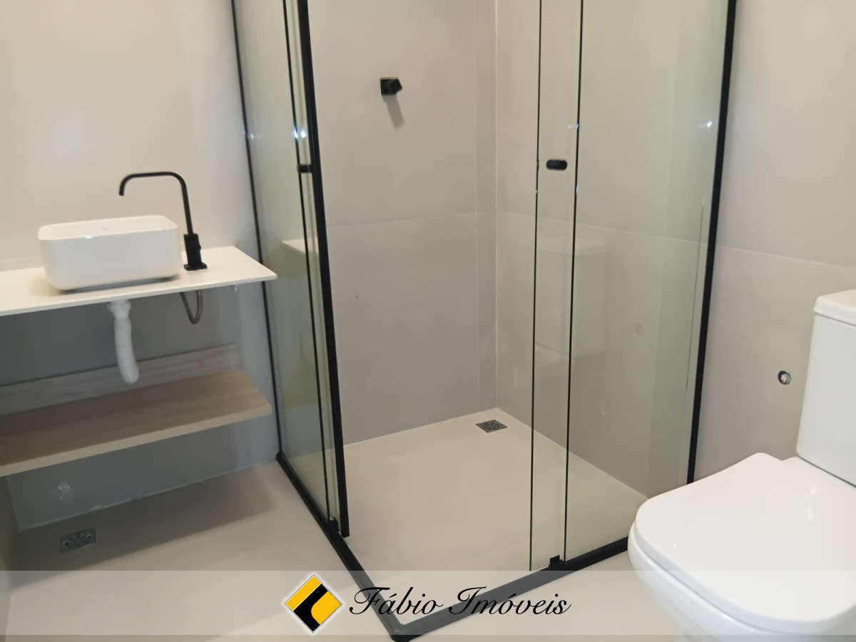 Linda casa com piscina e acabamento de primeira!! – Foto 43