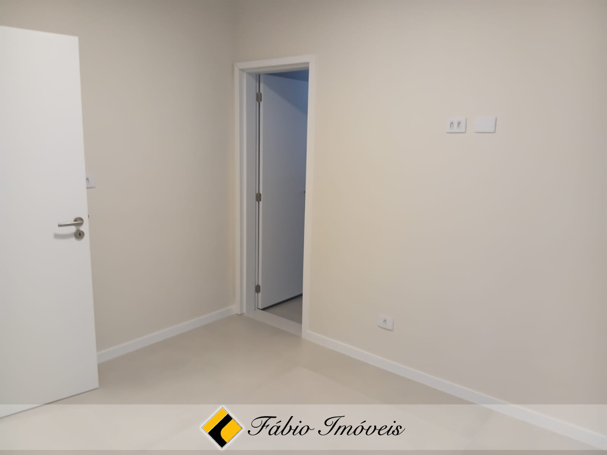 Linda casa com piscina e acabamento de primeira!! – Foto 40