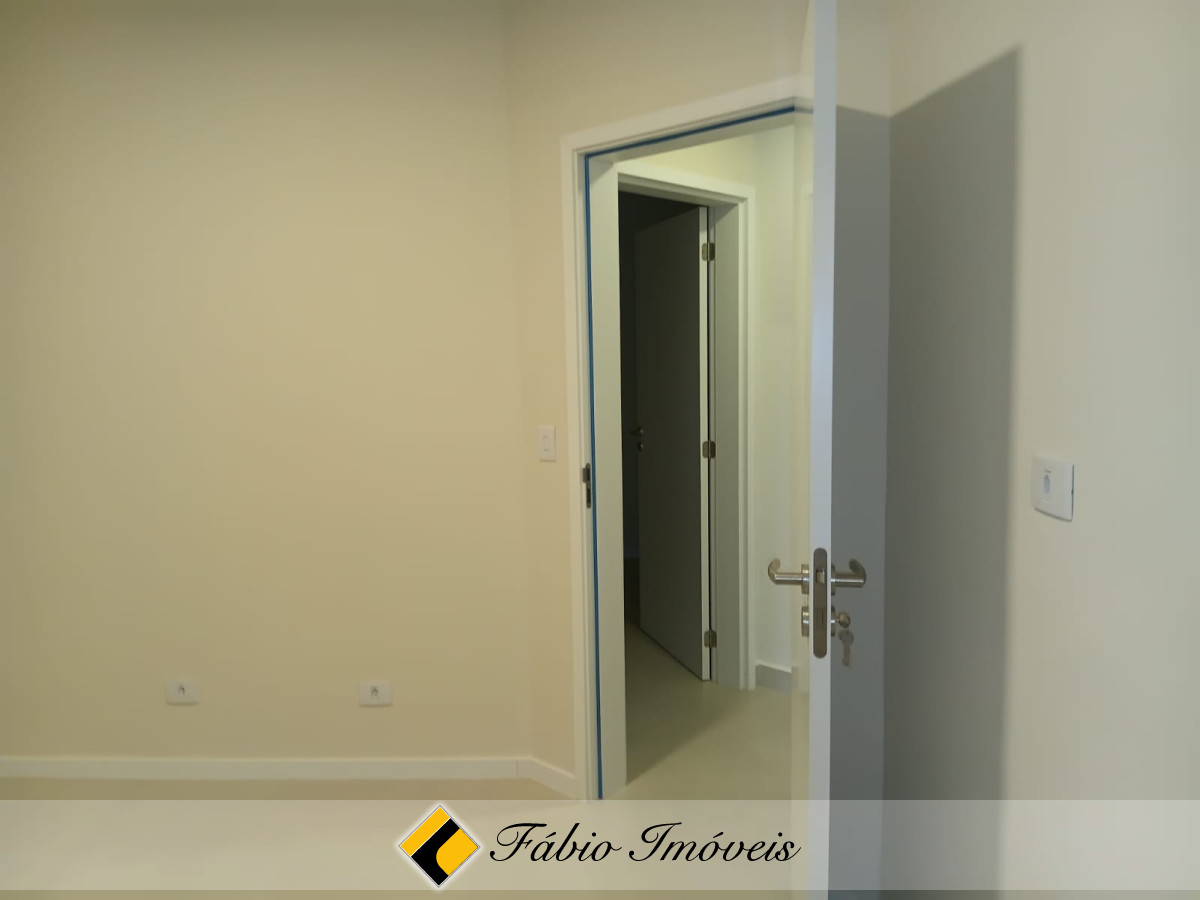 Linda casa com piscina e acabamento de primeira!! – Foto 25