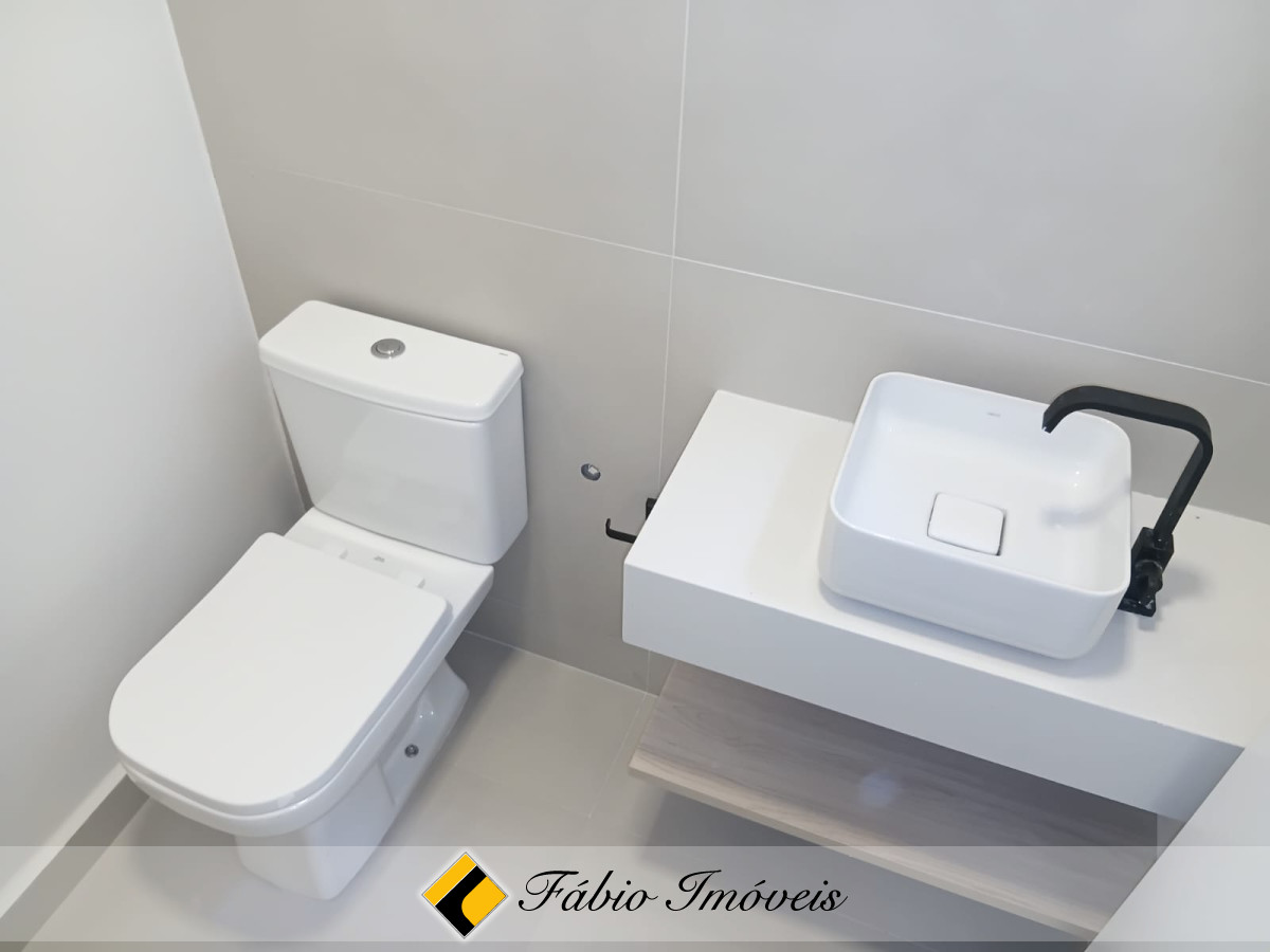 Linda casa com piscina e acabamento de primeira!! – Foto 9