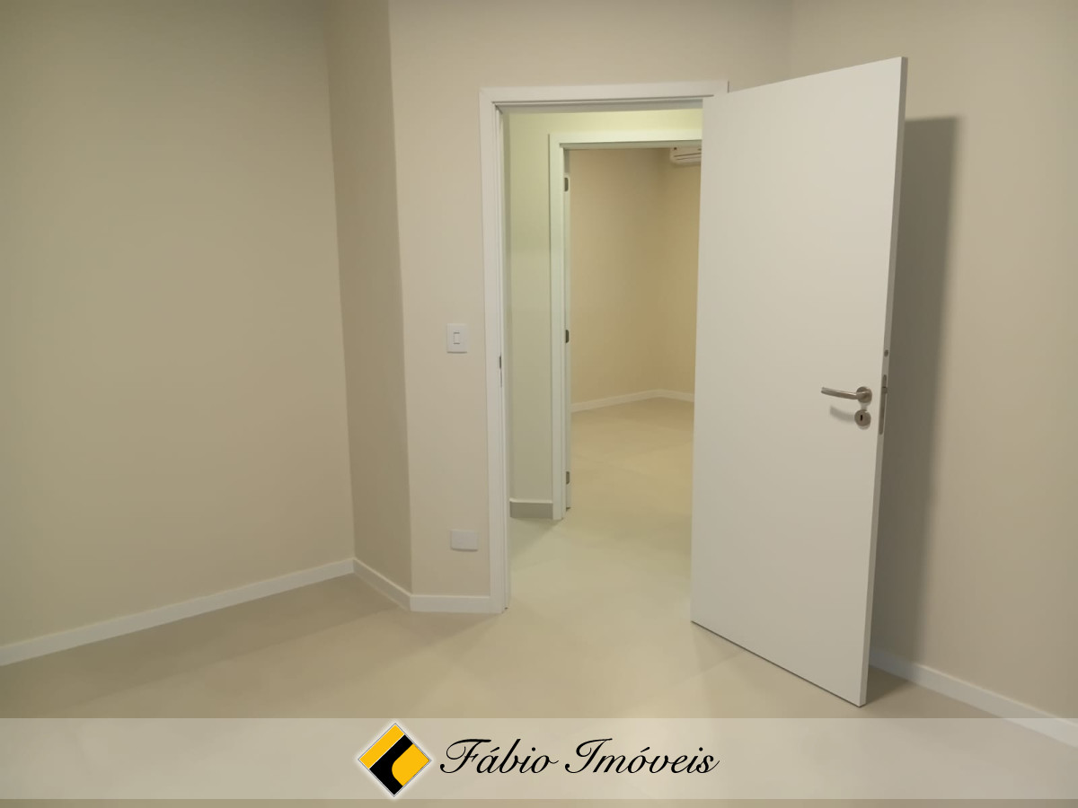 Linda casa com piscina e acabamento de primeira!! – Foto 8