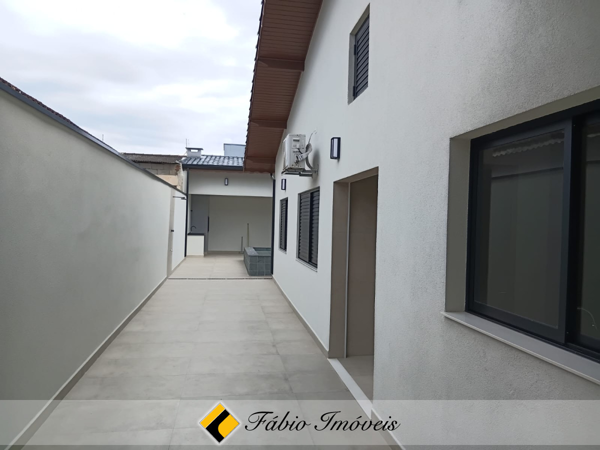 Linda casa com piscina e acabamento de primeira!! – Foto 5