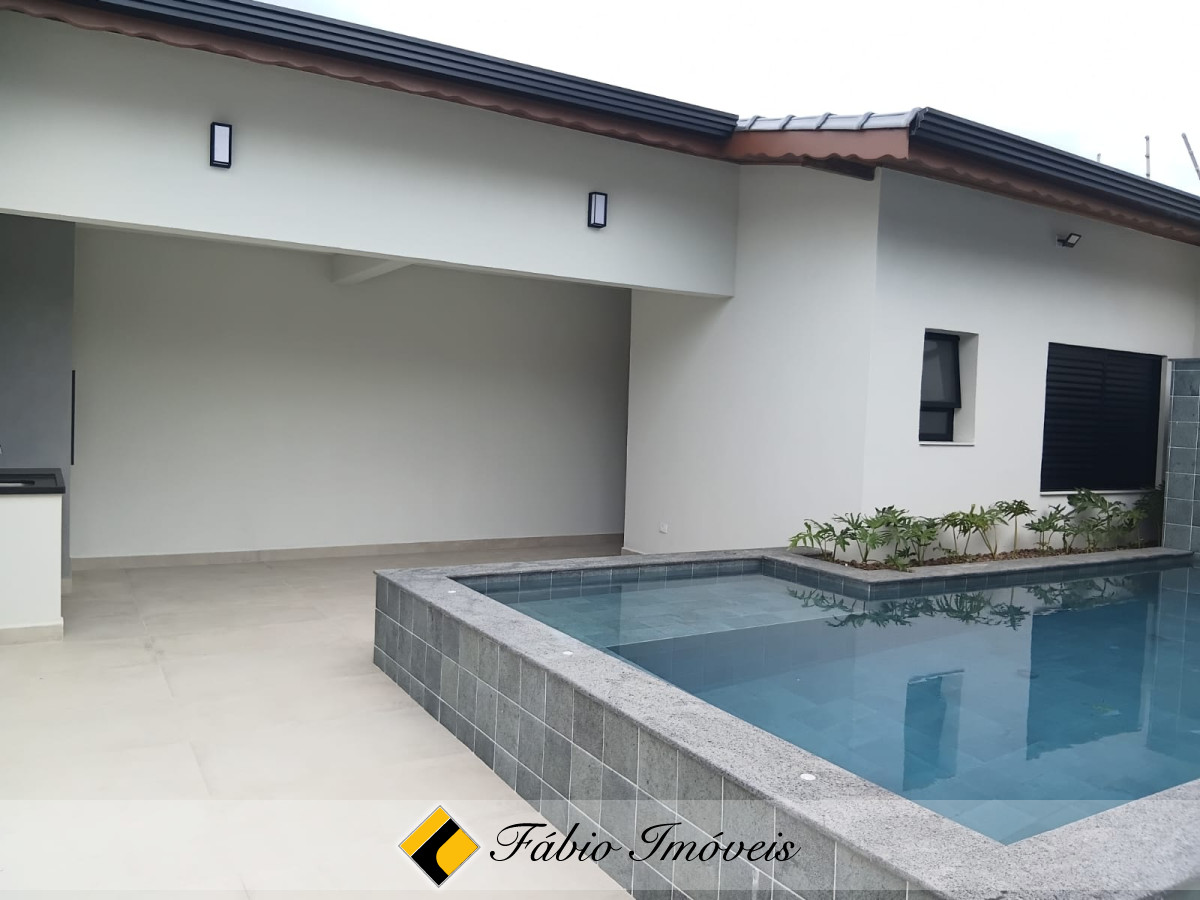 Linda casa com piscina e acabamento de primeira!! – Foto 12