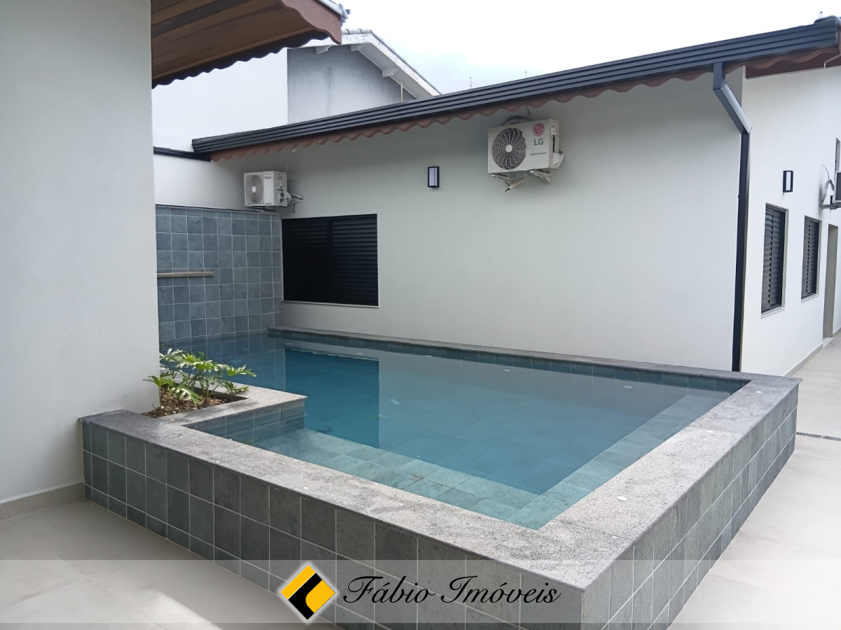 Linda casa com piscina e acabamento de primeira!! – Foto 21
