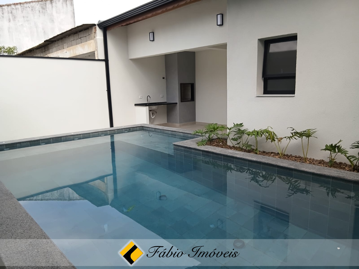 Linda casa com piscina e acabamento de primeira!! – Foto 19