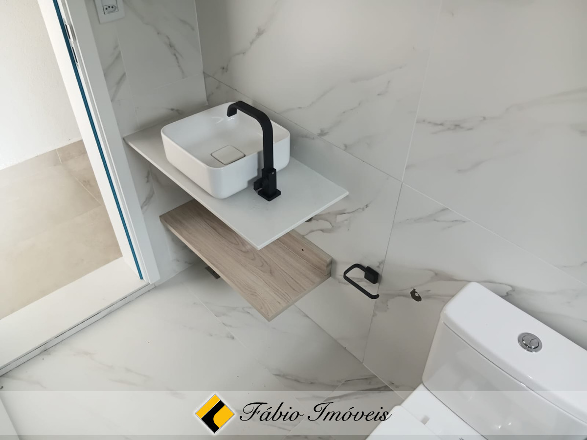Linda casa com piscina e acabamento de primeira!! – Foto 18