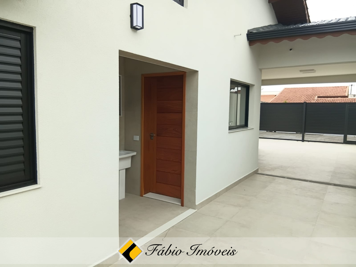 Linda casa com piscina e acabamento de primeira!! – Foto 14